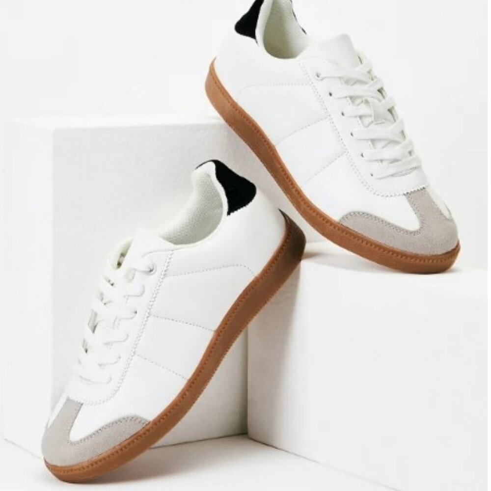 *JustFab WHITE Portia Sneaker size 8.5    NWT